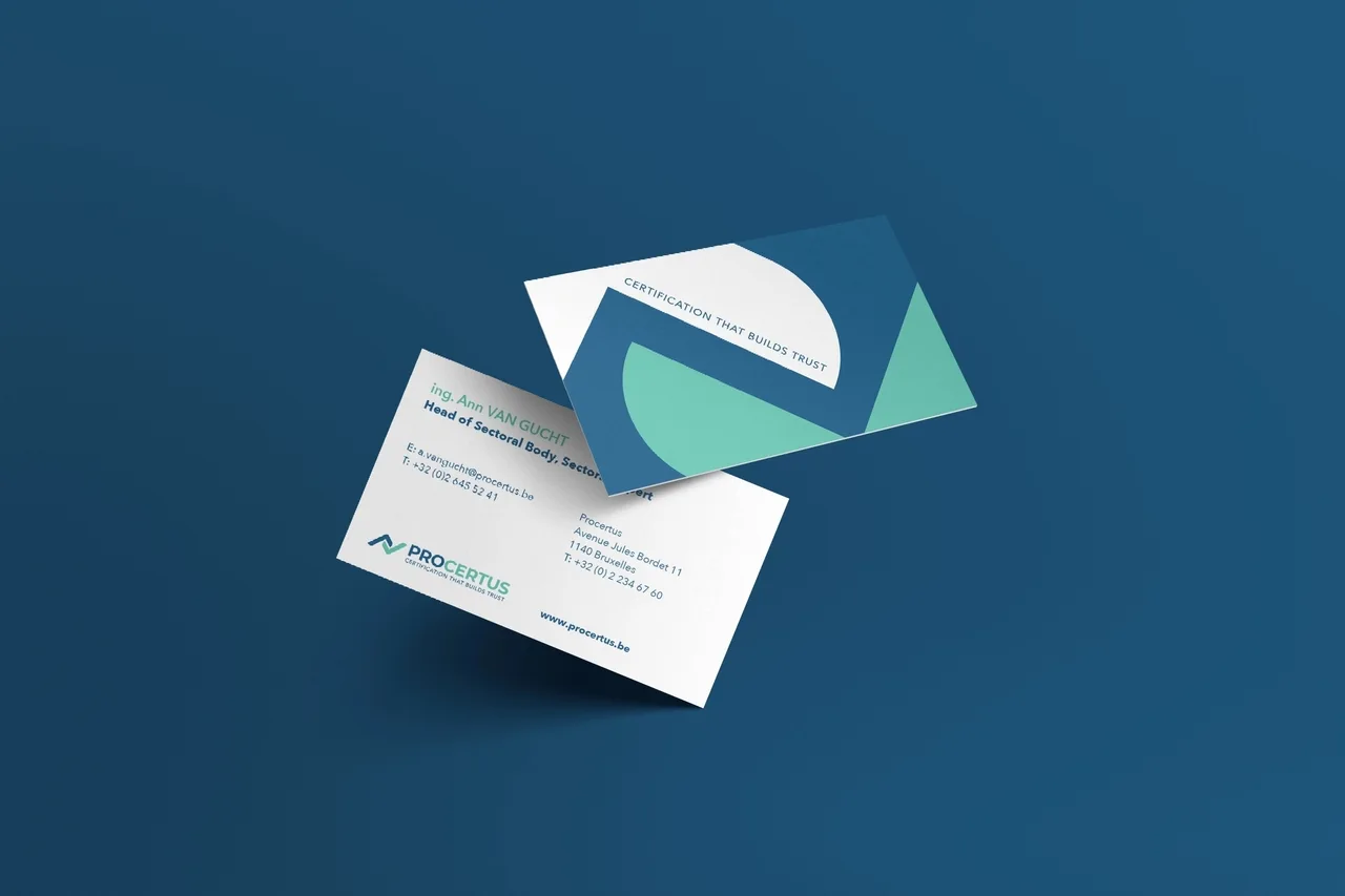 Procertus visitekaartjes voor- en achterkant met strak financieel merkontwerp
